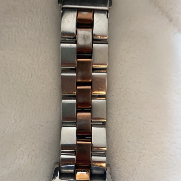 Silver and rose gold Marc Jacobs watch - Picture 2 of 4